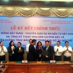 Mr. Le Quoc Binh, CII CEO, and Mr. Bui Xuan Cuong, Head of HCMC Transportation Department, shook hands after the official contract was signed